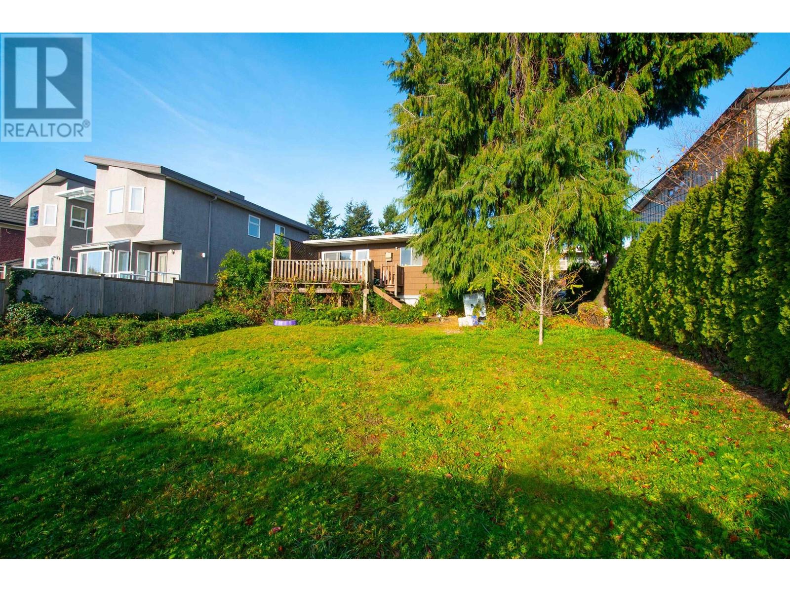 Listing Picture 3 of 15 : 2354 BURQUITLAM DRIVE, Vancouver / 溫哥華 - 魯藝地產 Yvonne Lu Group - MLS Medallion Club Member