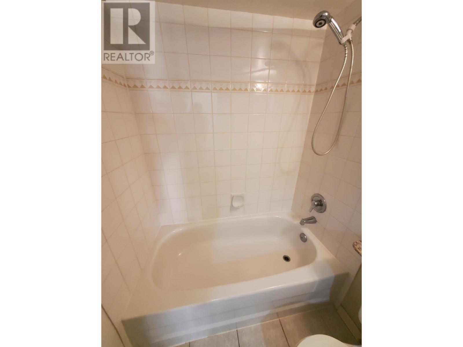 Listing Picture 10 of 19 : 710 1189 HOWE STREET, Vancouver / 溫哥華 - 魯藝地產 Yvonne Lu Group - MLS Medallion Club Member