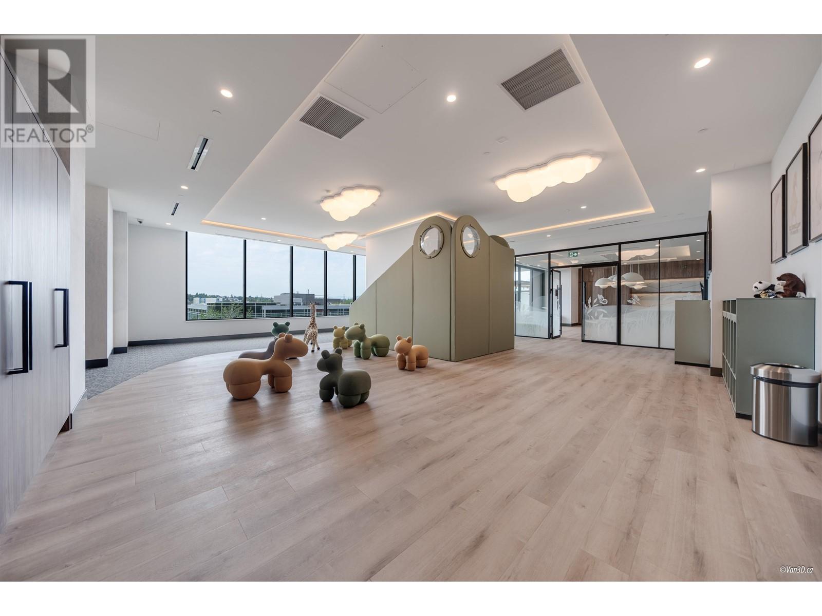 Listing Picture 16 of 25 : 3901 4168 LOUGHEED HIGHWAY HIGHWAY, Burnaby / 本拿比 - 魯藝地產 Yvonne Lu Group - MLS Medallion Club Member