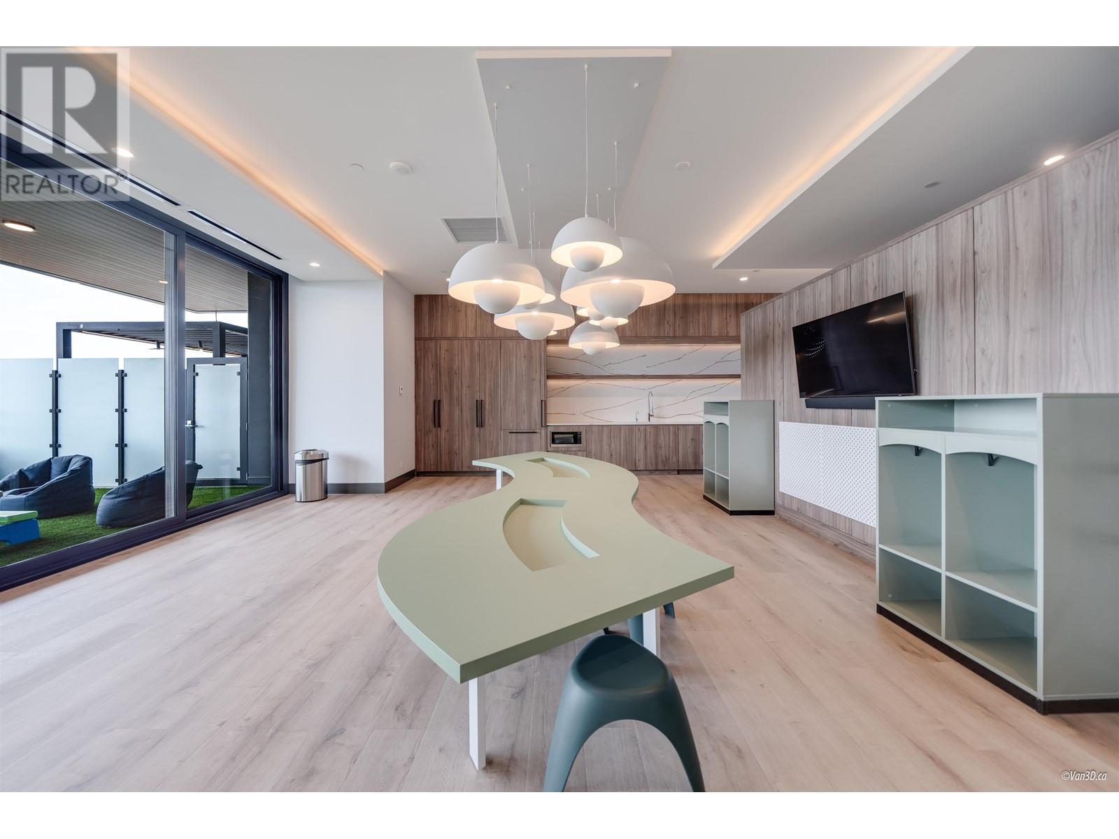 Listing Picture 18 of 25 : 3901 4168 LOUGHEED HIGHWAY HIGHWAY, Burnaby / 本拿比 - 魯藝地產 Yvonne Lu Group - MLS Medallion Club Member