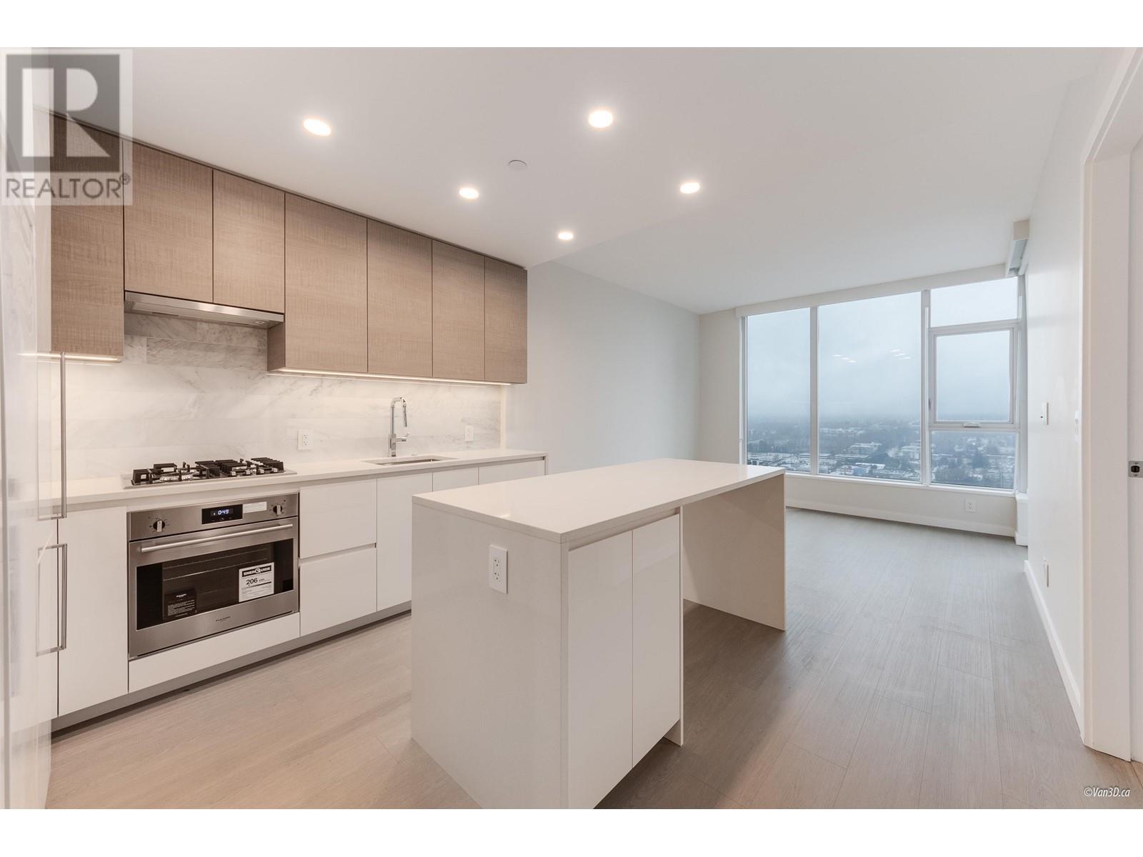 Listing Picture 2 of 25 : 3901 4168 LOUGHEED HIGHWAY HIGHWAY, Burnaby / 本拿比 - 魯藝地產 Yvonne Lu Group - MLS Medallion Club Member