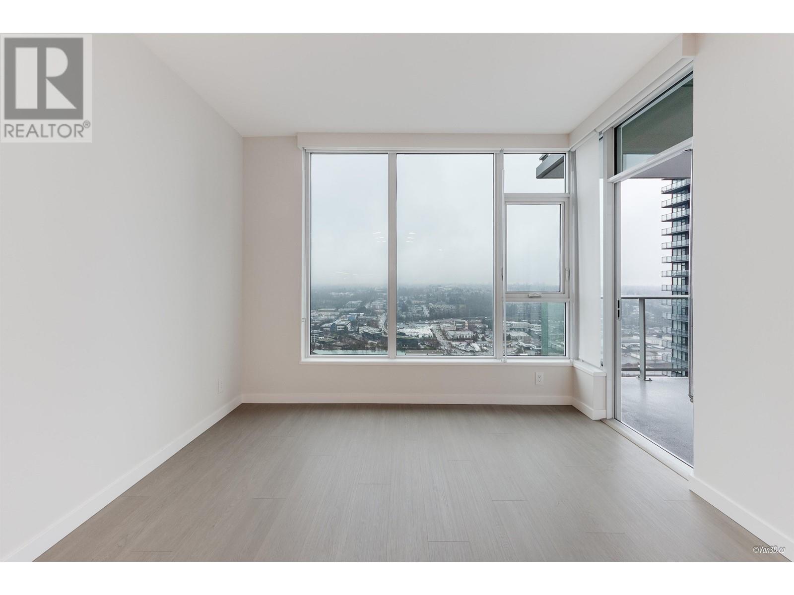 Listing Picture 7 of 25 : 3901 4168 LOUGHEED HIGHWAY HIGHWAY, Burnaby / 本拿比 - 魯藝地產 Yvonne Lu Group - MLS Medallion Club Member