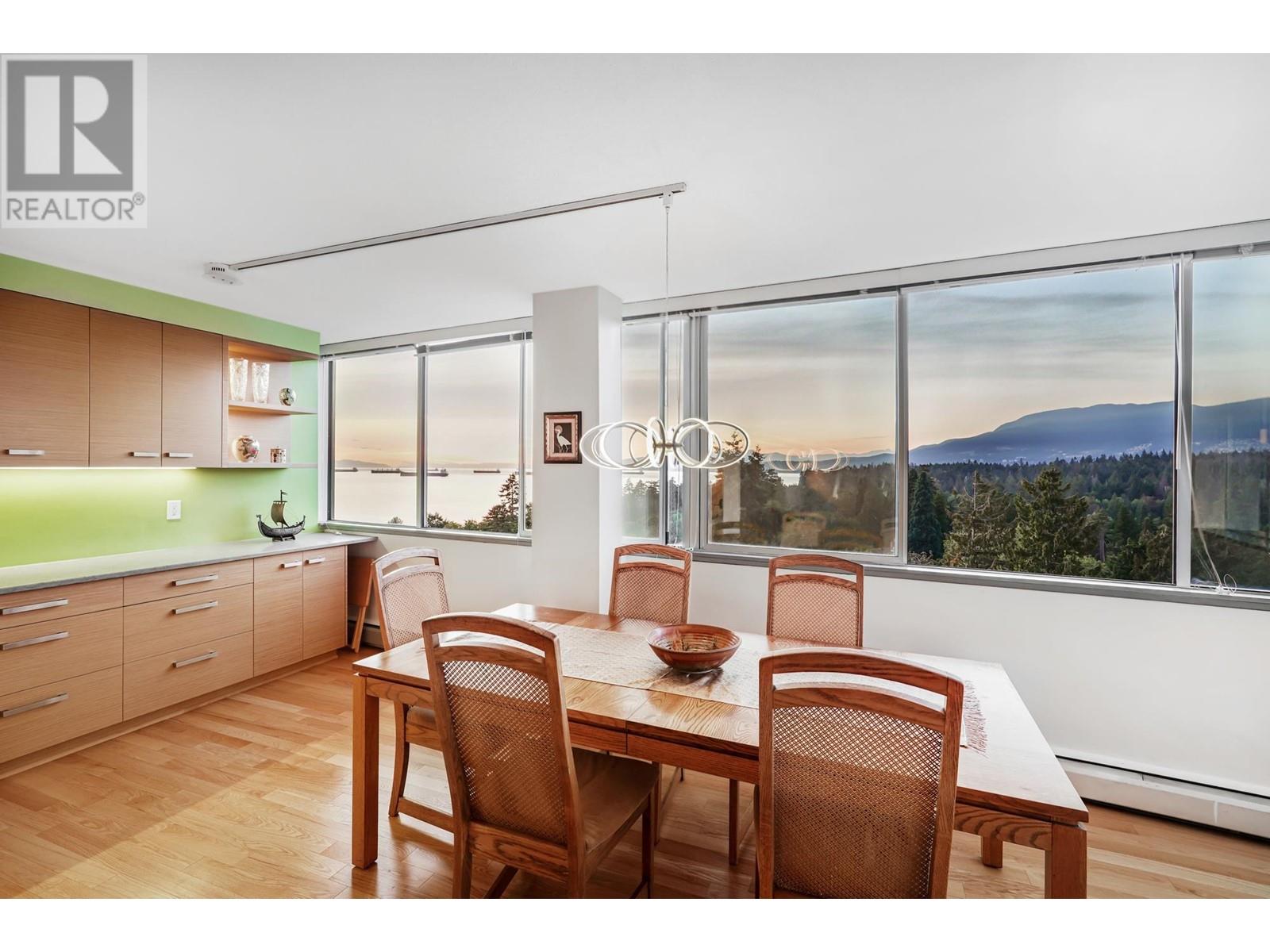 Listing Picture 2 of 35 : 1605 2055 PENDRELL STREET, Vancouver / 溫哥華 - 魯藝地產 Yvonne Lu Group - MLS Medallion Club Member