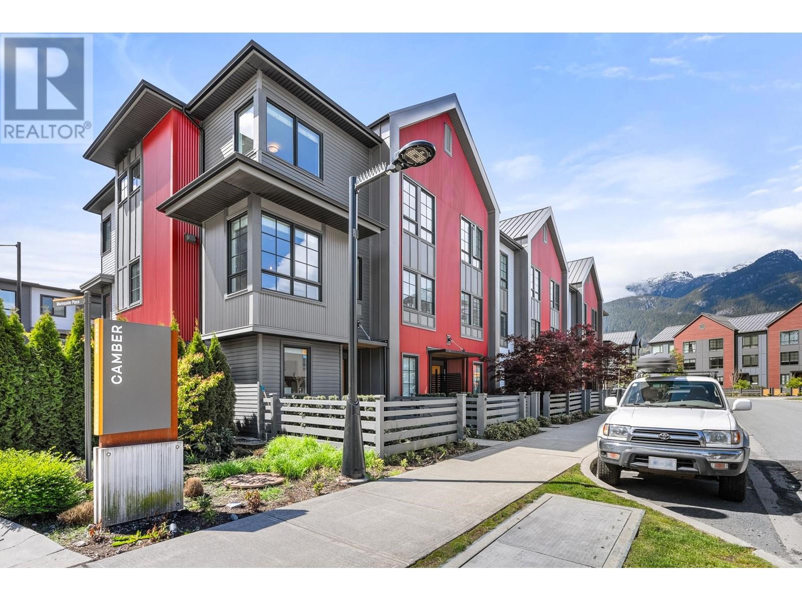 1369 Marinaside Place, Squamish, British Columbia  V8B 1A8 - Photo 2 - R2948302