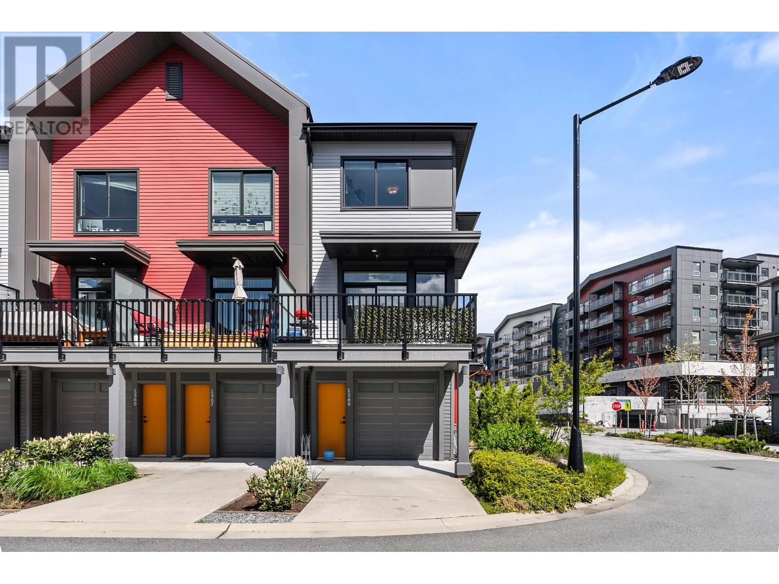 1369 Marinaside Place, Squamish, British Columbia  V8B 1A8 - Photo 4 - R2948302
