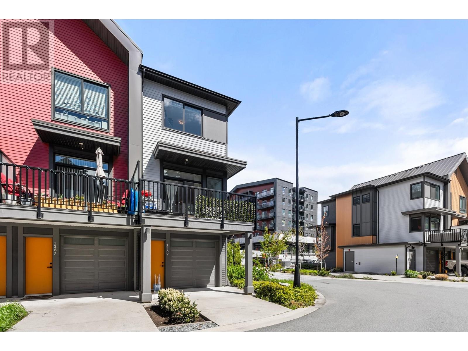 1369 Marinaside Place, Squamish, British Columbia  V8B 1A8 - Photo 5 - R2948302