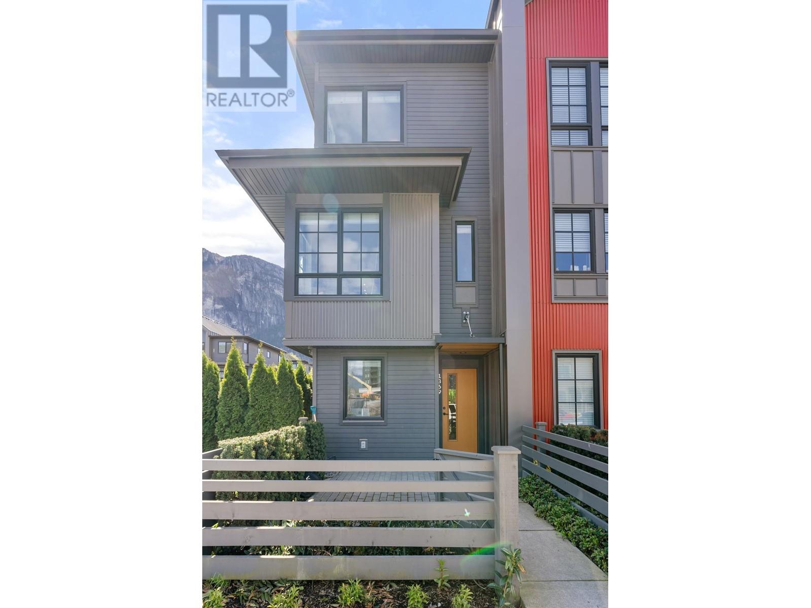 1369 Marinaside Place, Squamish, British Columbia  V8B 1A8 - Photo 7 - R2948302