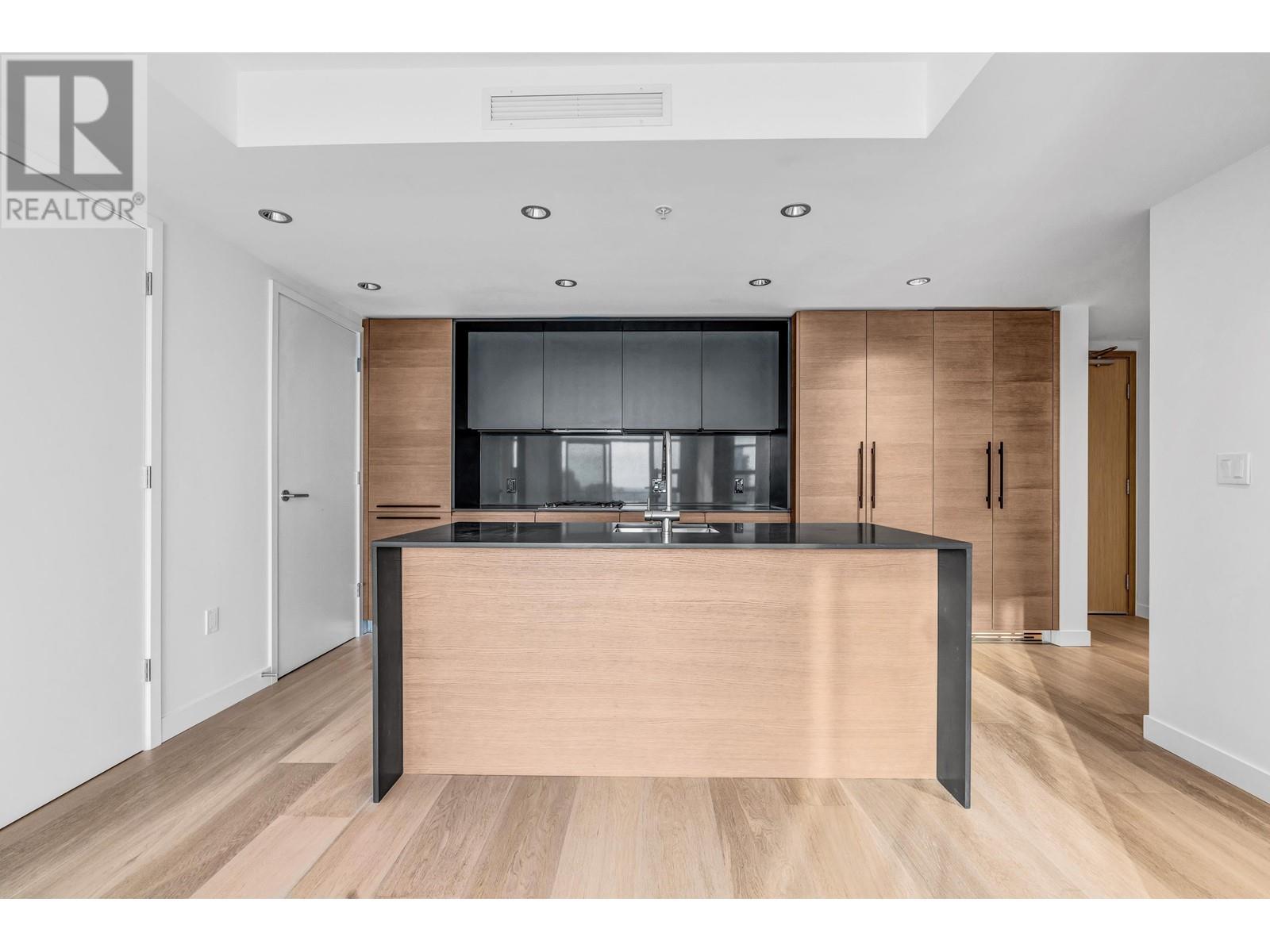 Listing Picture 3 of 21 : 1812 1289 HORNBY STREET, Vancouver / 溫哥華 - 魯藝地產 Yvonne Lu Group - MLS Medallion Club Member