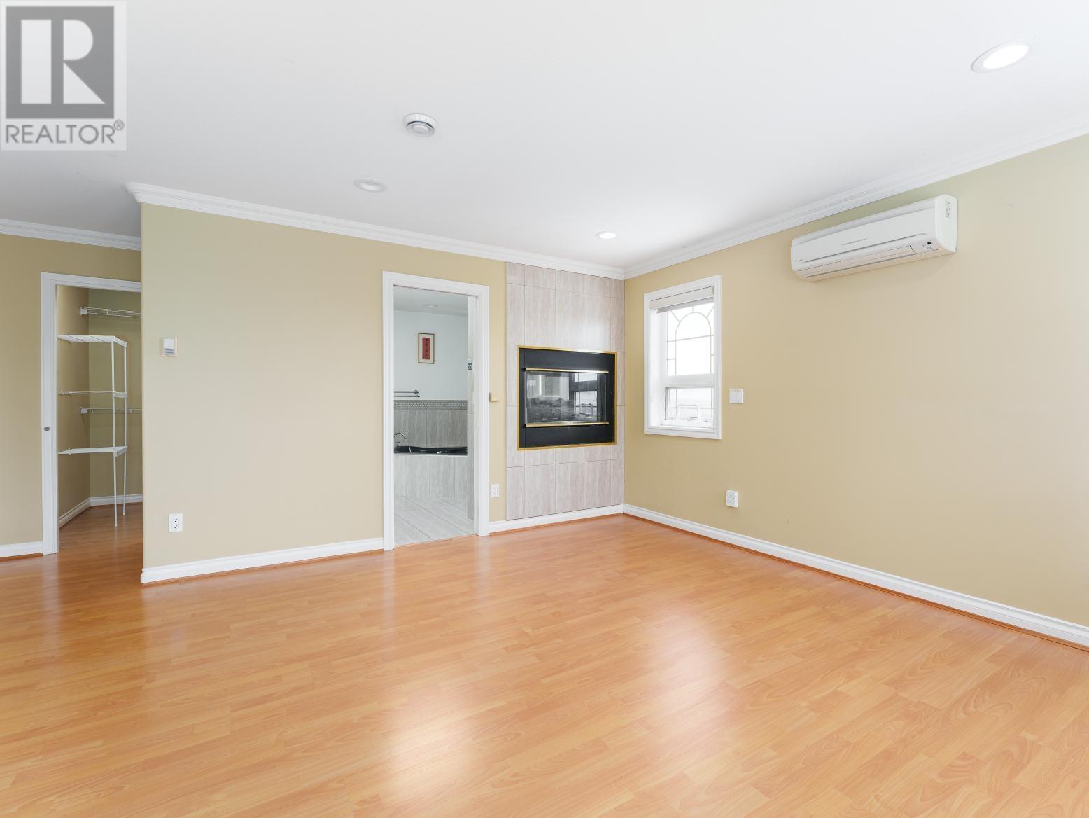 Listing Picture 18 of 35 : 8108 ROYAL OAK AVENUE, Burnaby / 本拿比 - 魯藝地產 Yvonne Lu Group - MLS Medallion Club Member