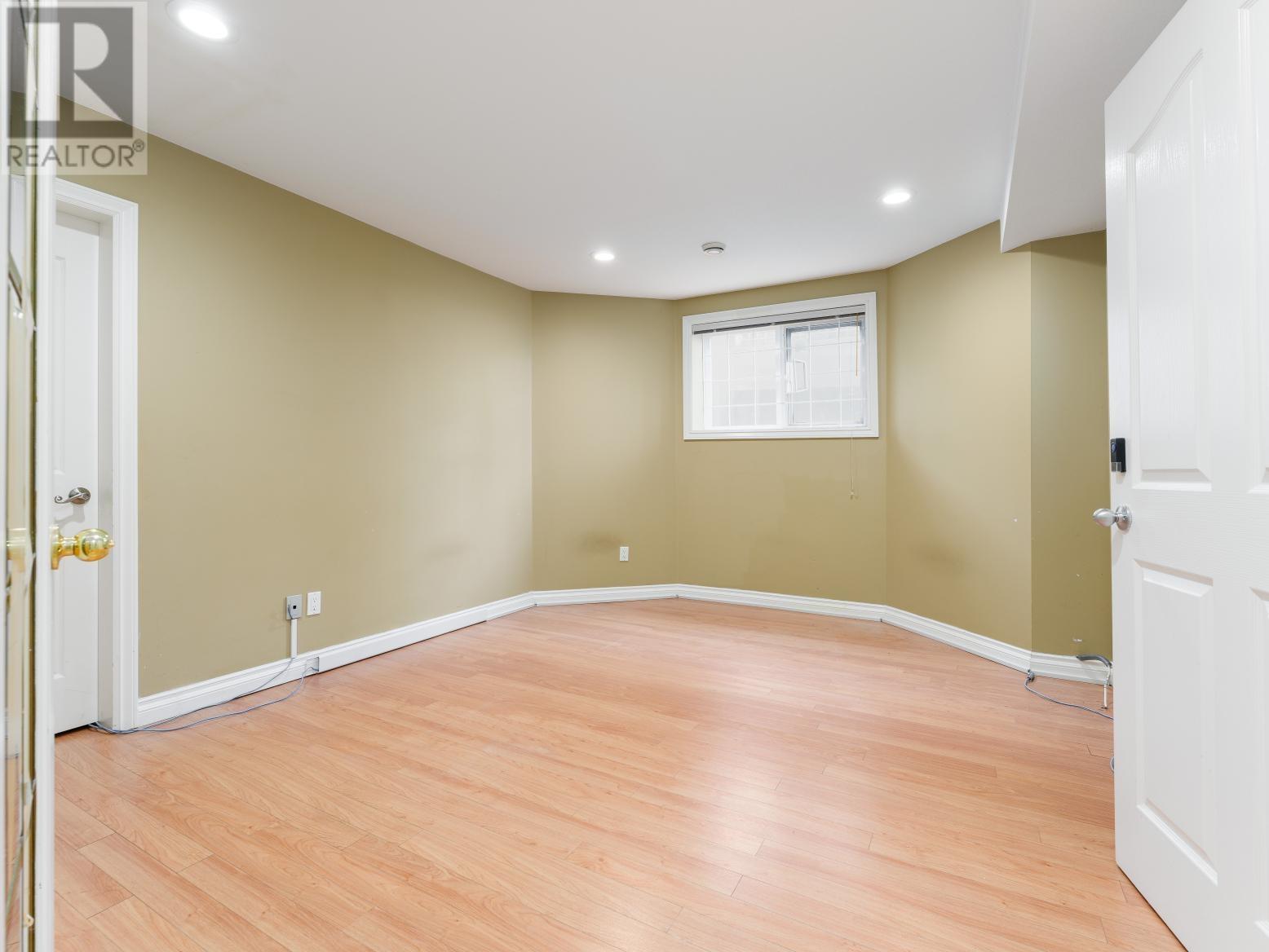 Listing Picture 25 of 35 : 8108 ROYAL OAK AVENUE, Burnaby / 本拿比 - 魯藝地產 Yvonne Lu Group - MLS Medallion Club Member