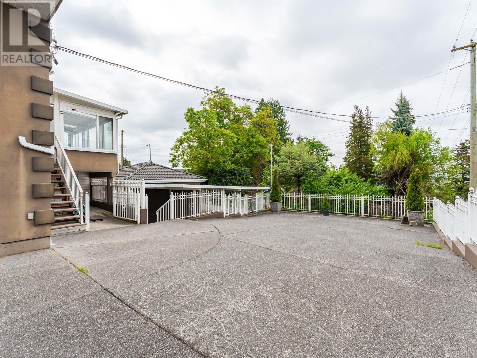 Listing Picture 29 of 35 : 8108 ROYAL OAK AVENUE, Burnaby / 本拿比 - 魯藝地產 Yvonne Lu Group - MLS Medallion Club Member