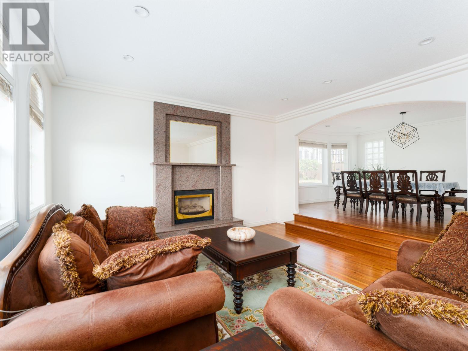 Listing Picture 5 of 35 : 8108 ROYAL OAK AVENUE, Burnaby / 本拿比 - 魯藝地產 Yvonne Lu Group - MLS Medallion Club Member