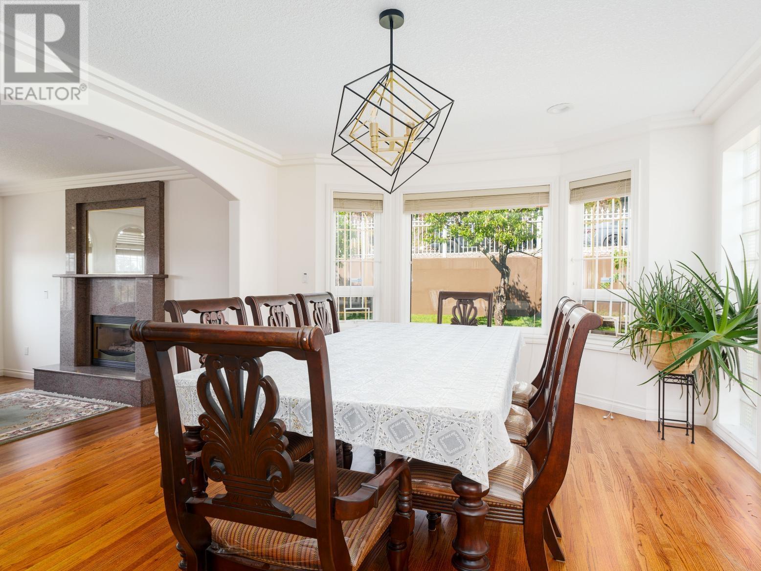 Listing Picture 6 of 35 : 8108 ROYAL OAK AVENUE, Burnaby / 本拿比 - 魯藝地產 Yvonne Lu Group - MLS Medallion Club Member