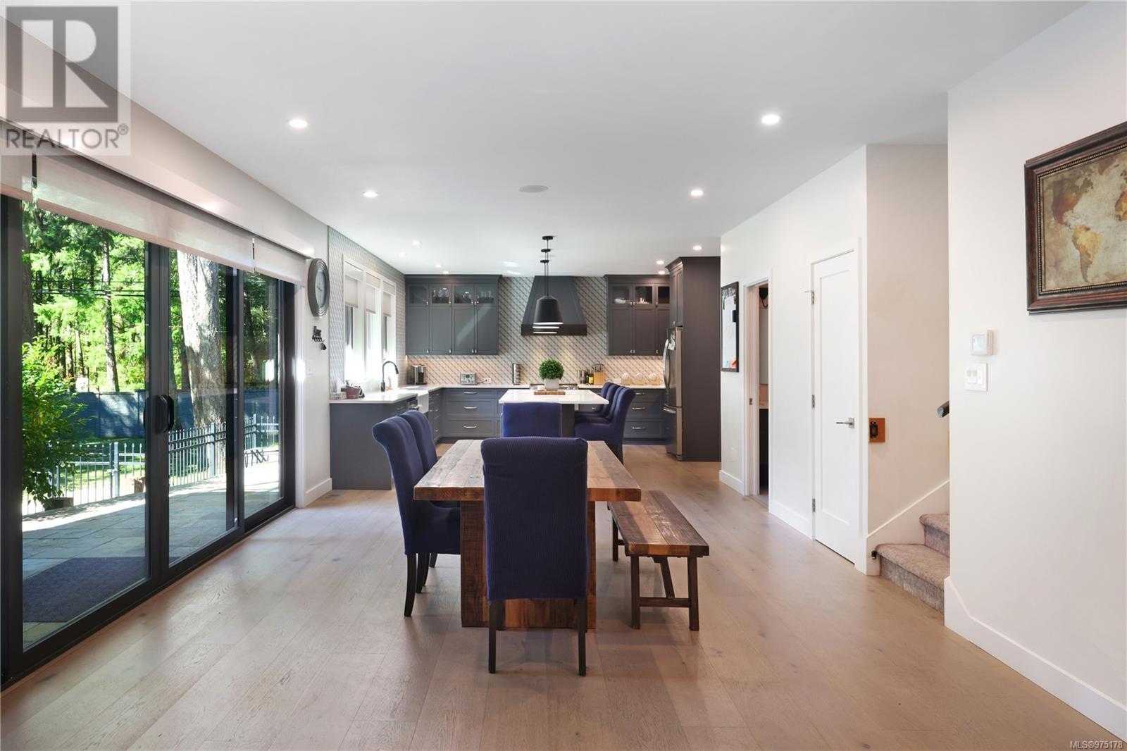 Property at 205 Mulholland Dr image 2