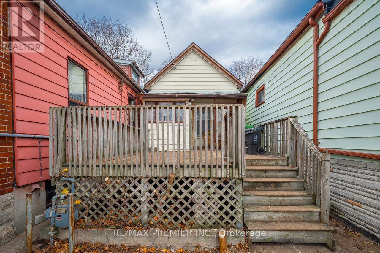 20 Howick Avenue, Toronto, Ontario  M6N 1M8 - Photo 4 - W11824571