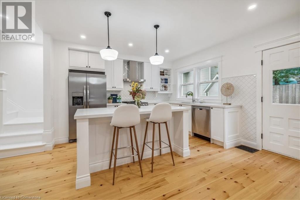 3 East StreetGrimsby, Ontario  L3M 2R1 - Photo 4 - 40683049