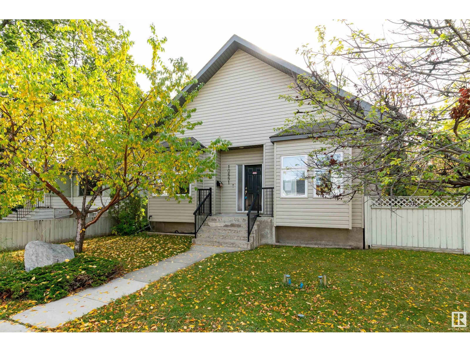 10651 68 ave 6711 107 St AV NW, Edmonton, Alberta