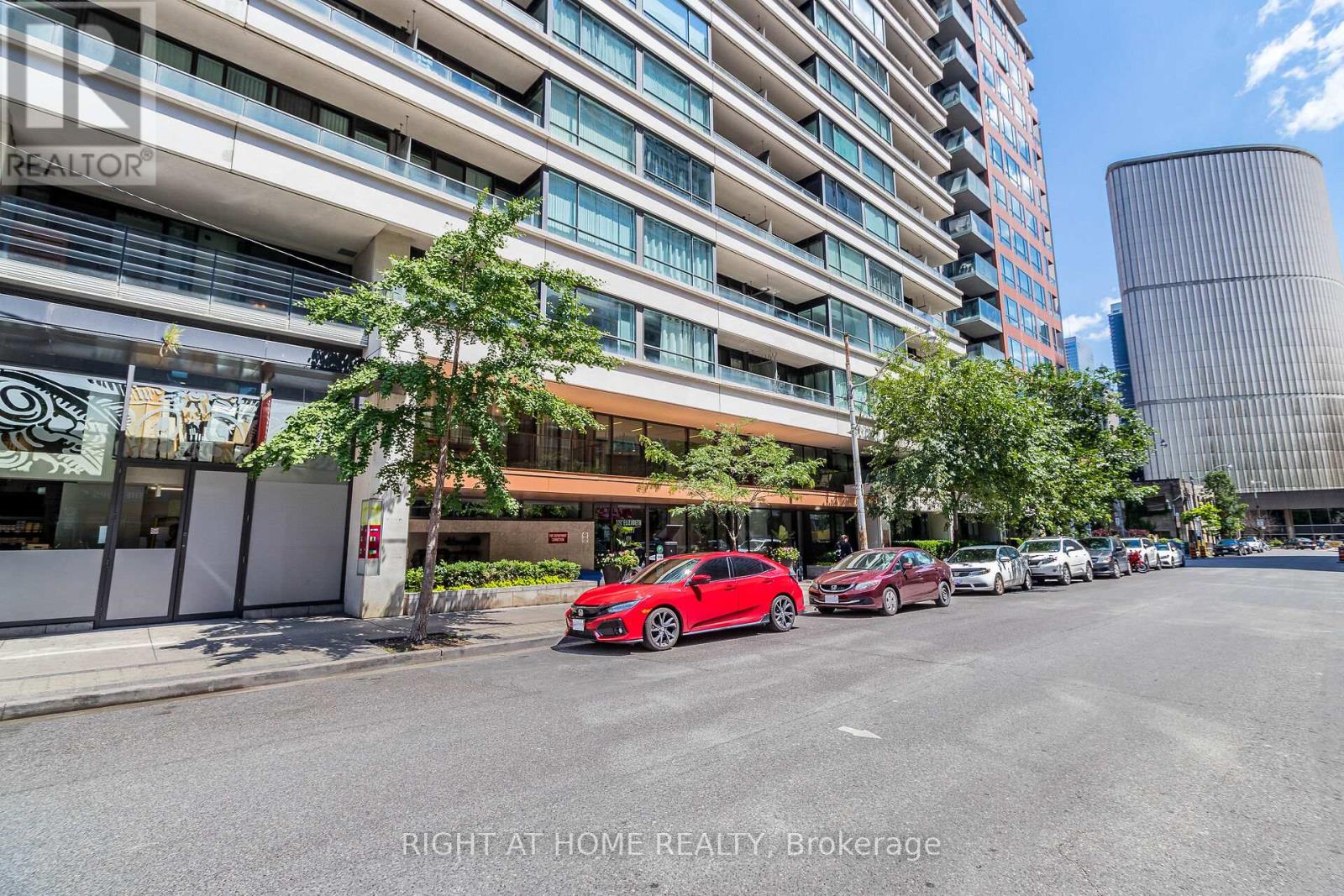 1038 - 111 Elizabeth Street, Toronto, Ontario  M5G 1P7 - Photo 2 - C11824469