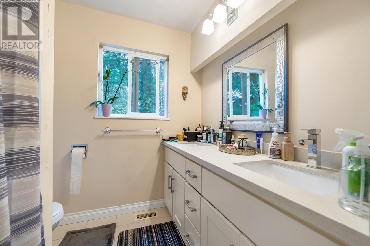 Property at 3657 WOODLAND DRIVE image 4