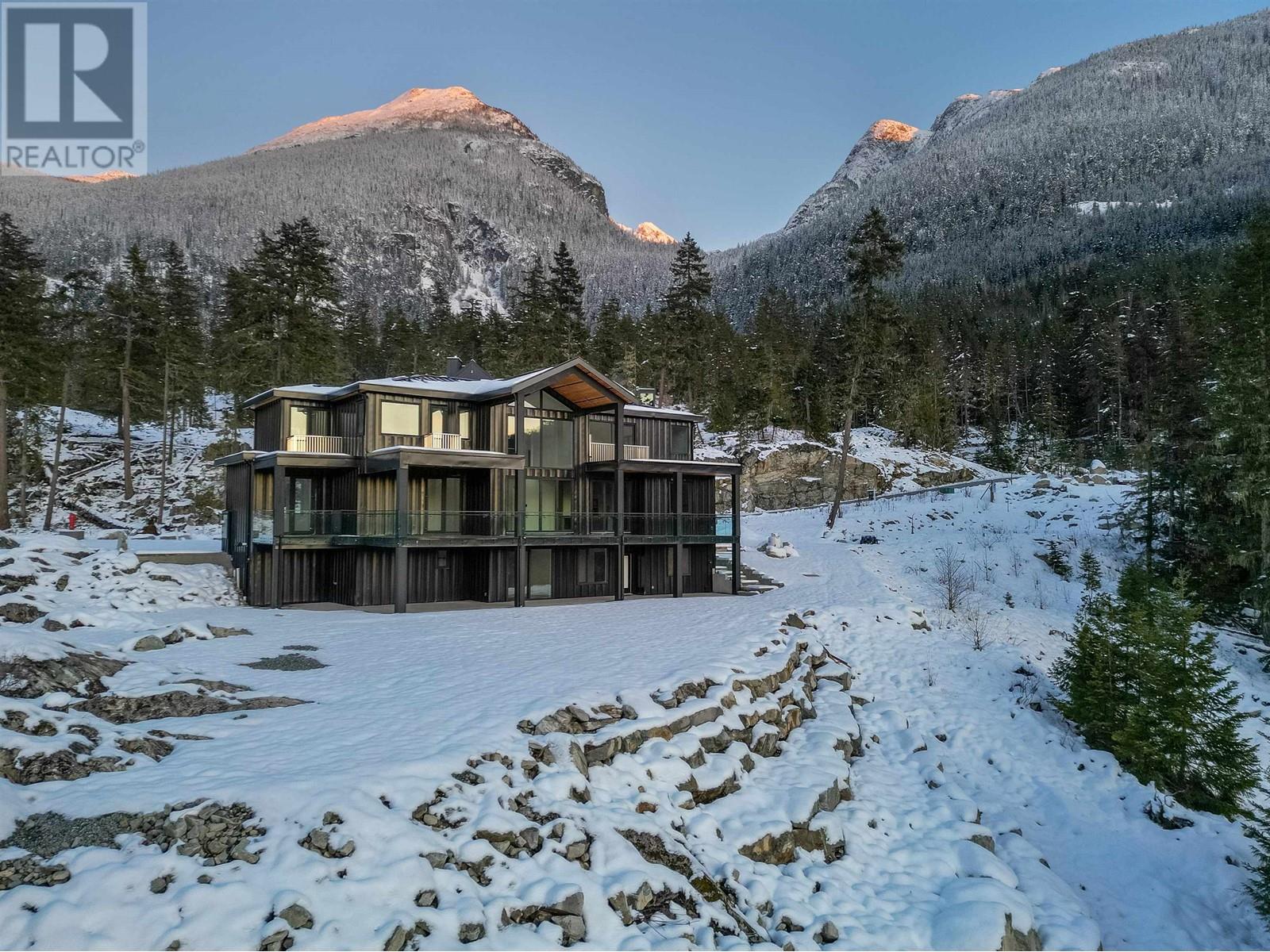 9333 Warbler Way, Whistler, British Columbia V8E 1M1 - Photo 3 - R2940846