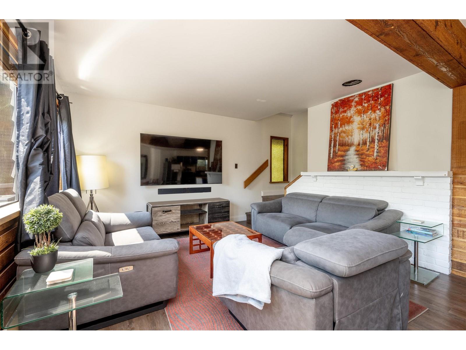 8464 Matterhorn Drive, Whistler, British Columbia  V8E 0G1 - Photo 4 - R2917250