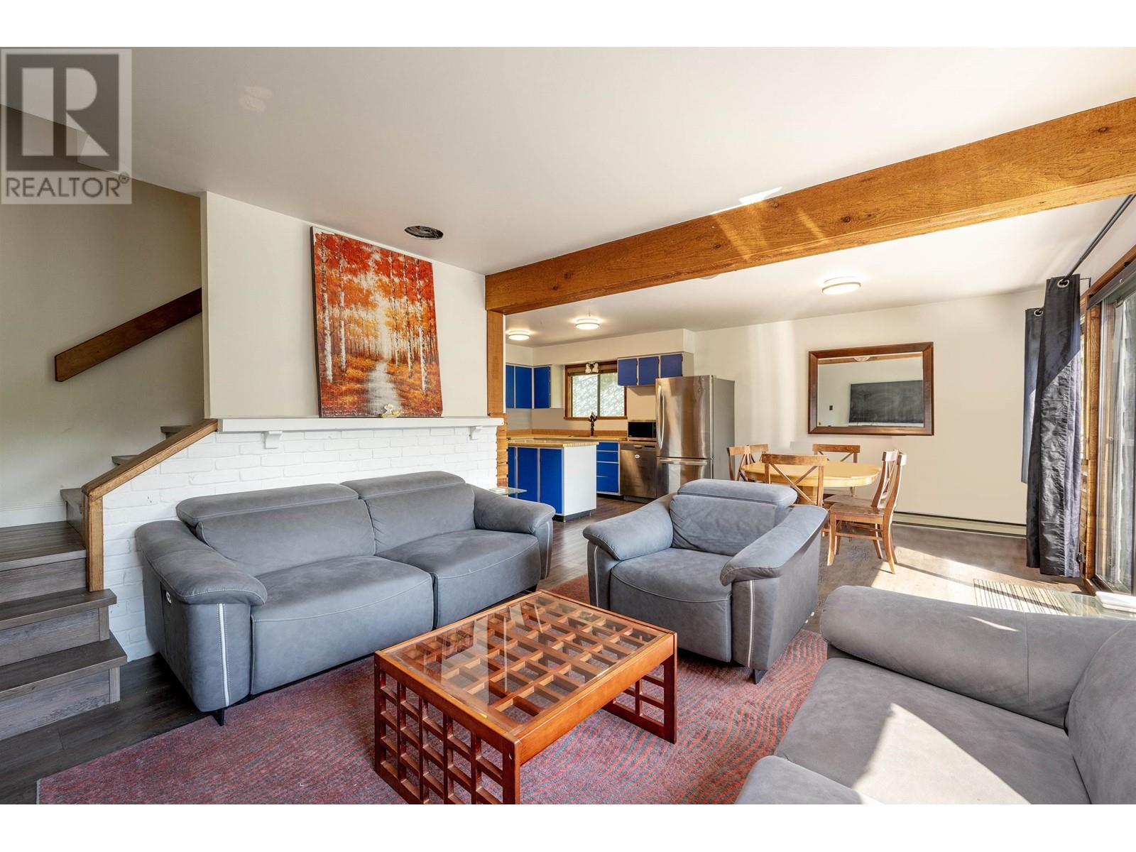 8464 Matterhorn Drive, Whistler, British Columbia  V8E 0G1 - Photo 2 - R2917250