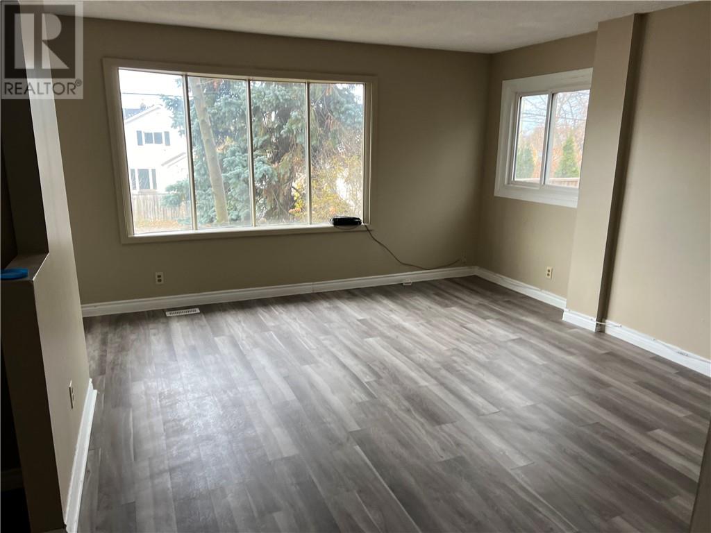 Property at 385 Kathleen Street image 4