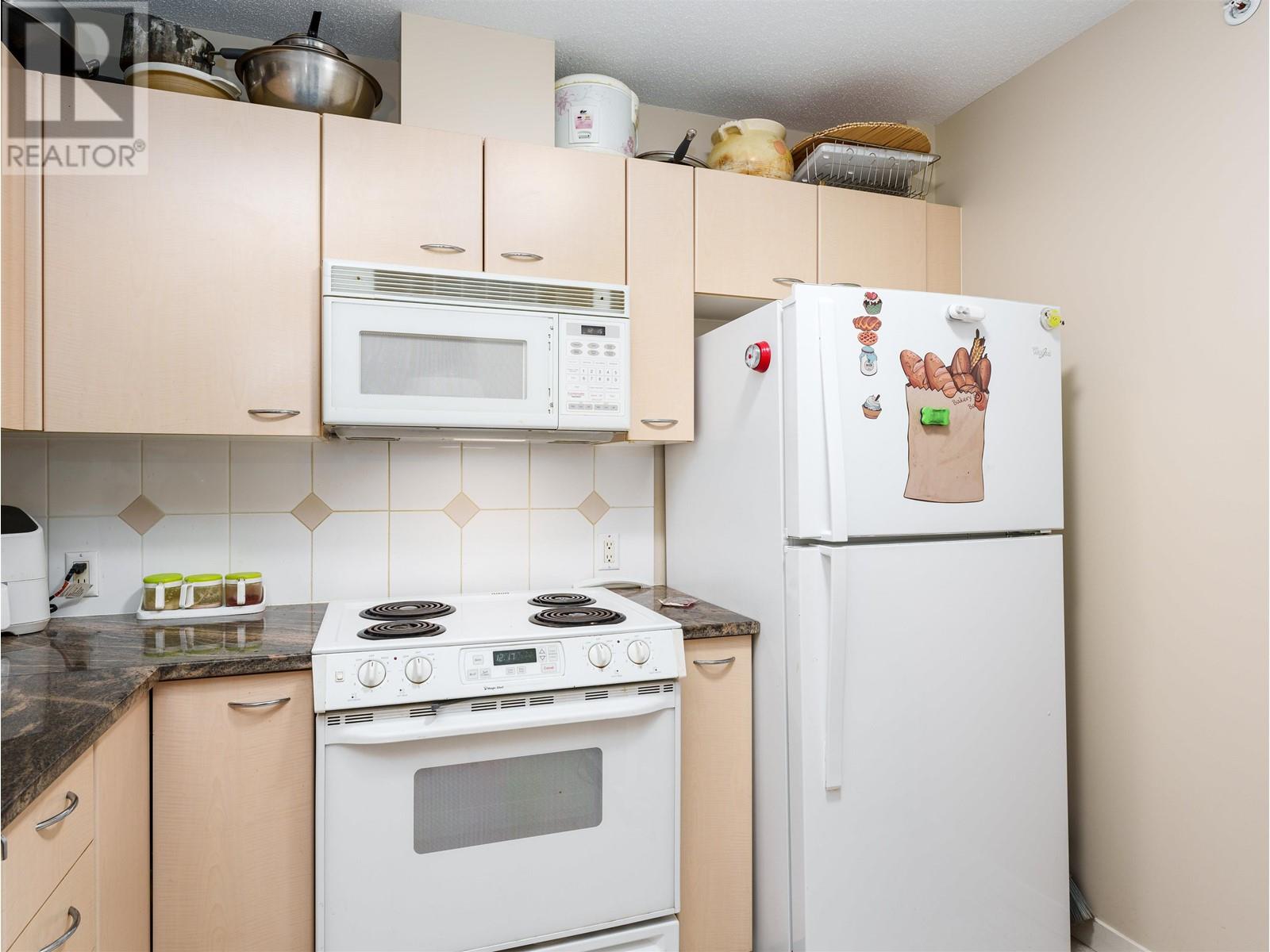 Listing Picture 12 of 28 : 3001 1331 ALBERNI STREET, Vancouver / 溫哥華 - 魯藝地產 Yvonne Lu Group - MLS Medallion Club Member