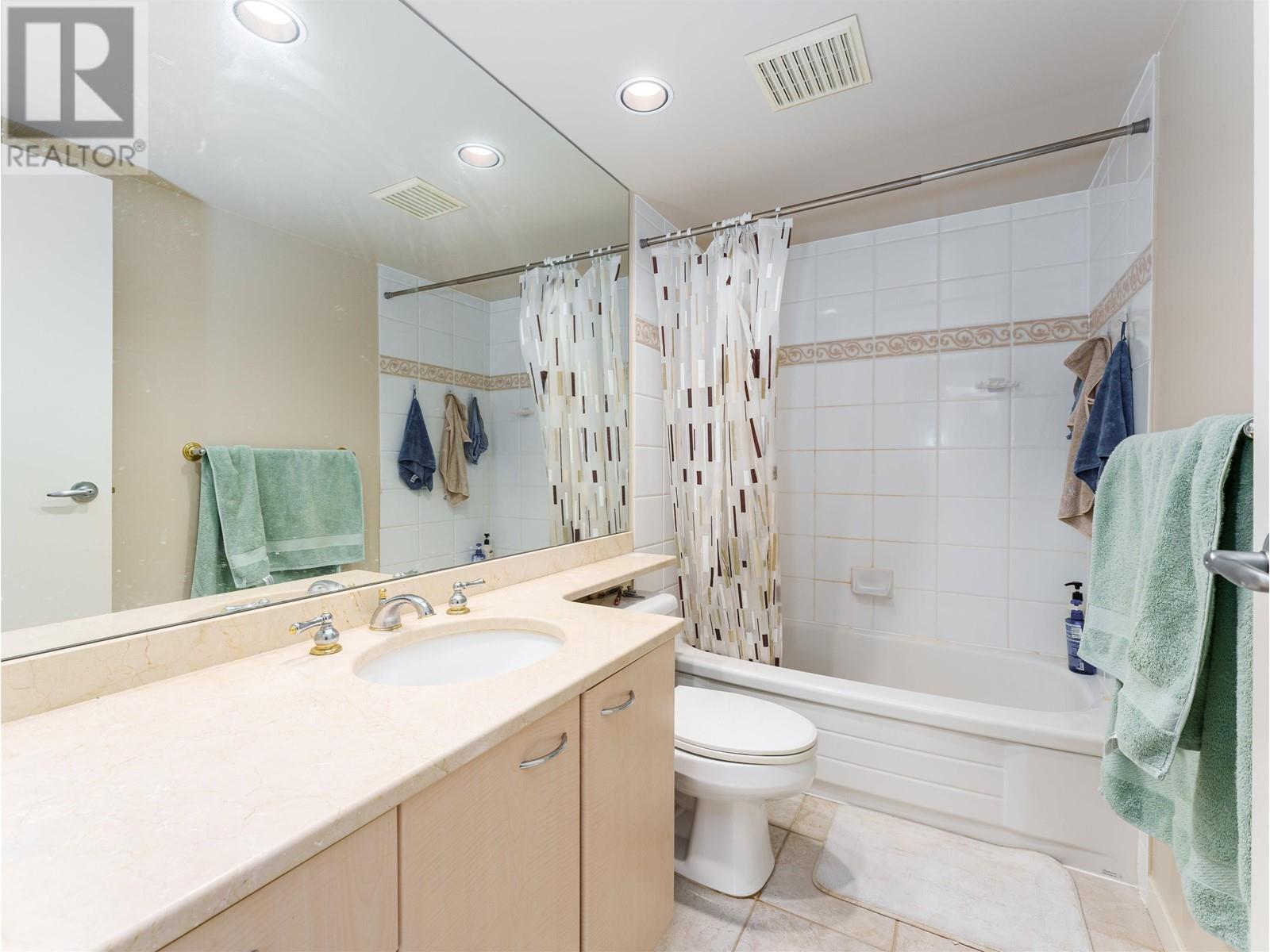 Listing Picture 16 of 28 : 3001 1331 ALBERNI STREET, Vancouver / 溫哥華 - 魯藝地產 Yvonne Lu Group - MLS Medallion Club Member