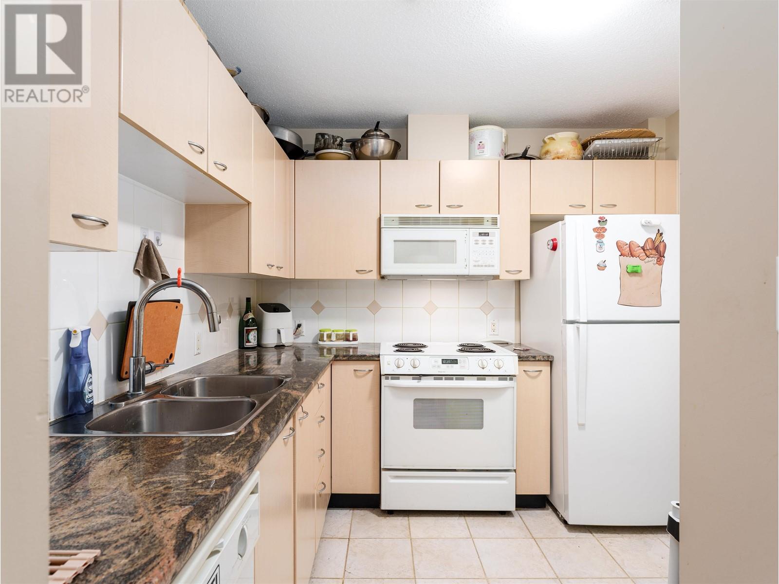 Listing Picture 10 of 28 : 3001 1331 ALBERNI STREET, Vancouver / 溫哥華 - 魯藝地產 Yvonne Lu Group - MLS Medallion Club Member