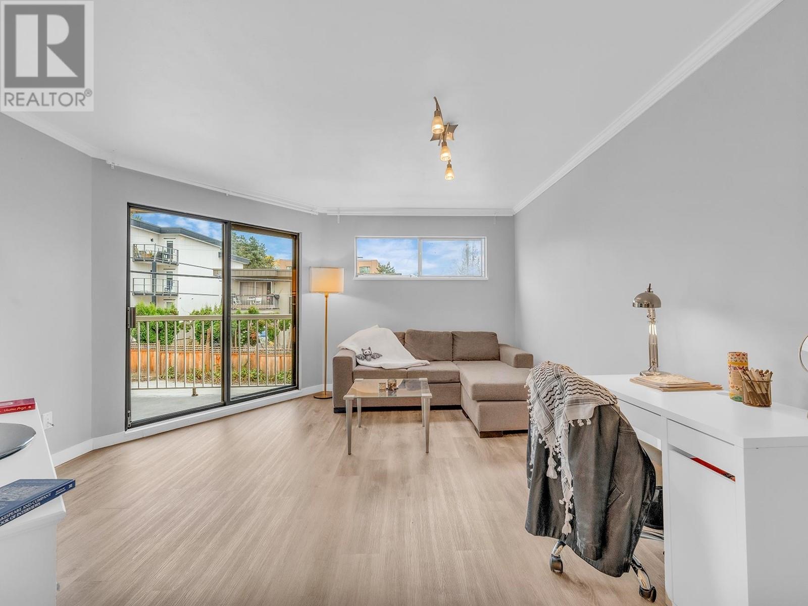 204 975 E Broadway, Vancouver, British Columbia  V5T 1Y3 - Photo 2 - R2948395