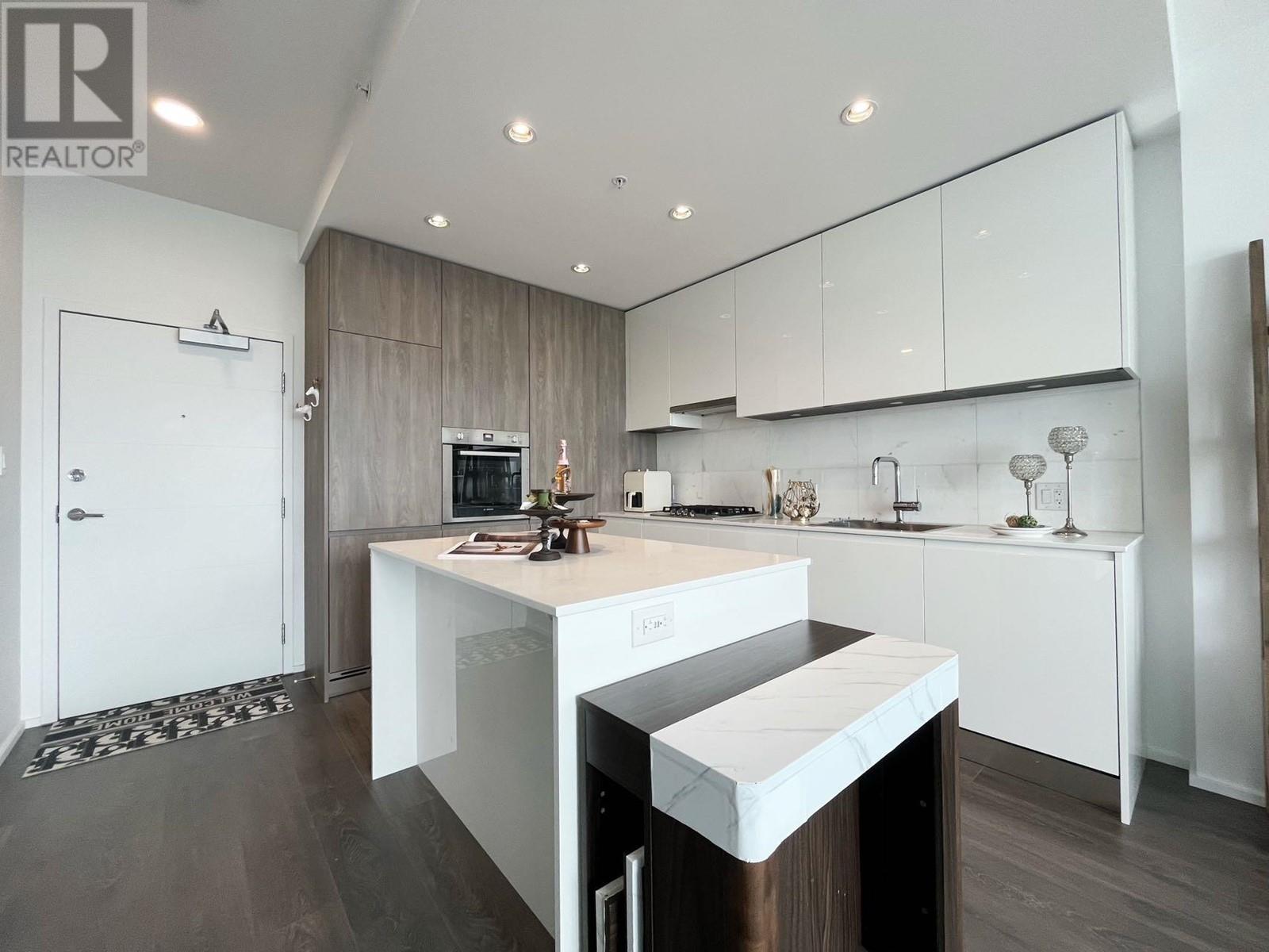 Listing Picture 17 of 24 : 2004 4650 BRENTWOOD BOULEVARD, Burnaby / 本拿比 - 魯藝地產 Yvonne Lu Group - MLS Medallion Club Member