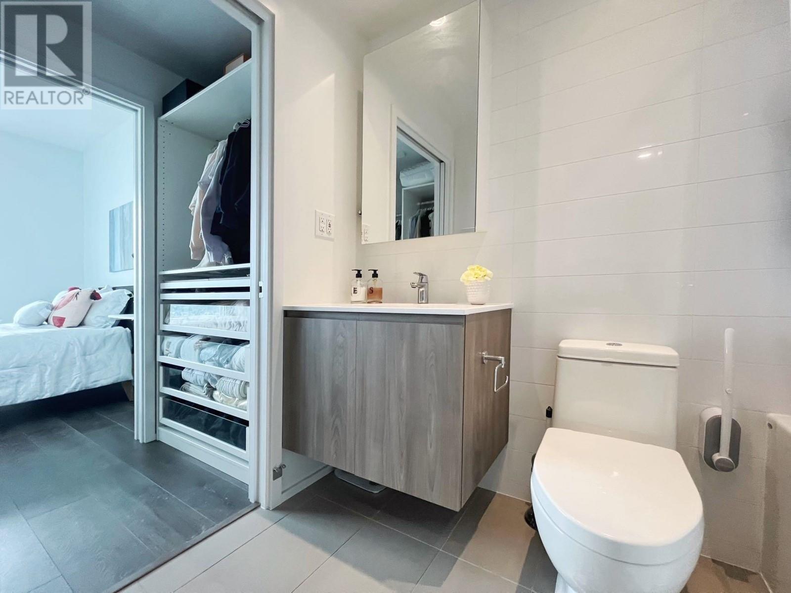 Listing Picture 20 of 24 : 2004 4650 BRENTWOOD BOULEVARD, Burnaby / 本拿比 - 魯藝地產 Yvonne Lu Group - MLS Medallion Club Member