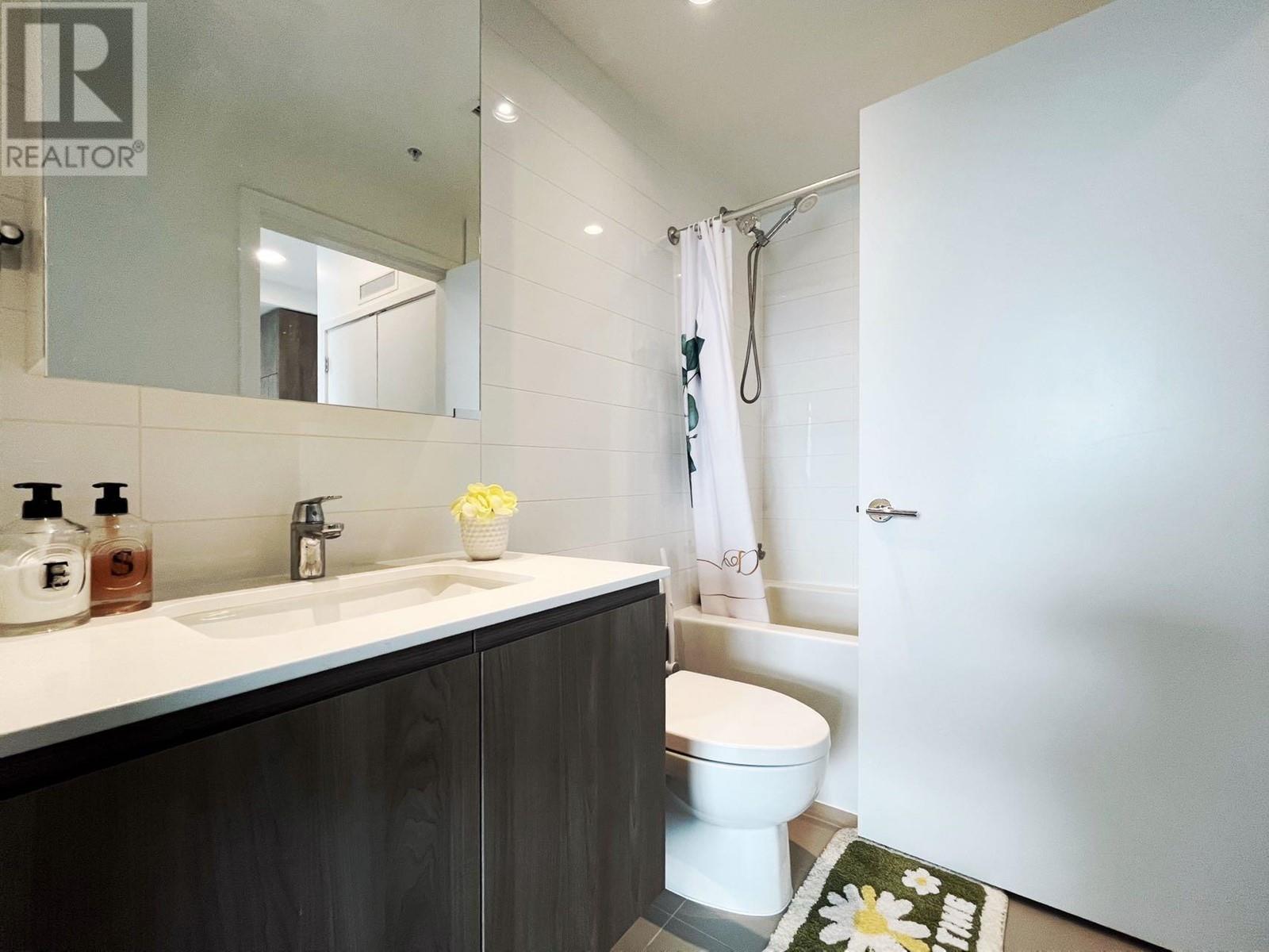 Listing Picture 21 of 24 : 2004 4650 BRENTWOOD BOULEVARD, Burnaby / 本拿比 - 魯藝地產 Yvonne Lu Group - MLS Medallion Club Member