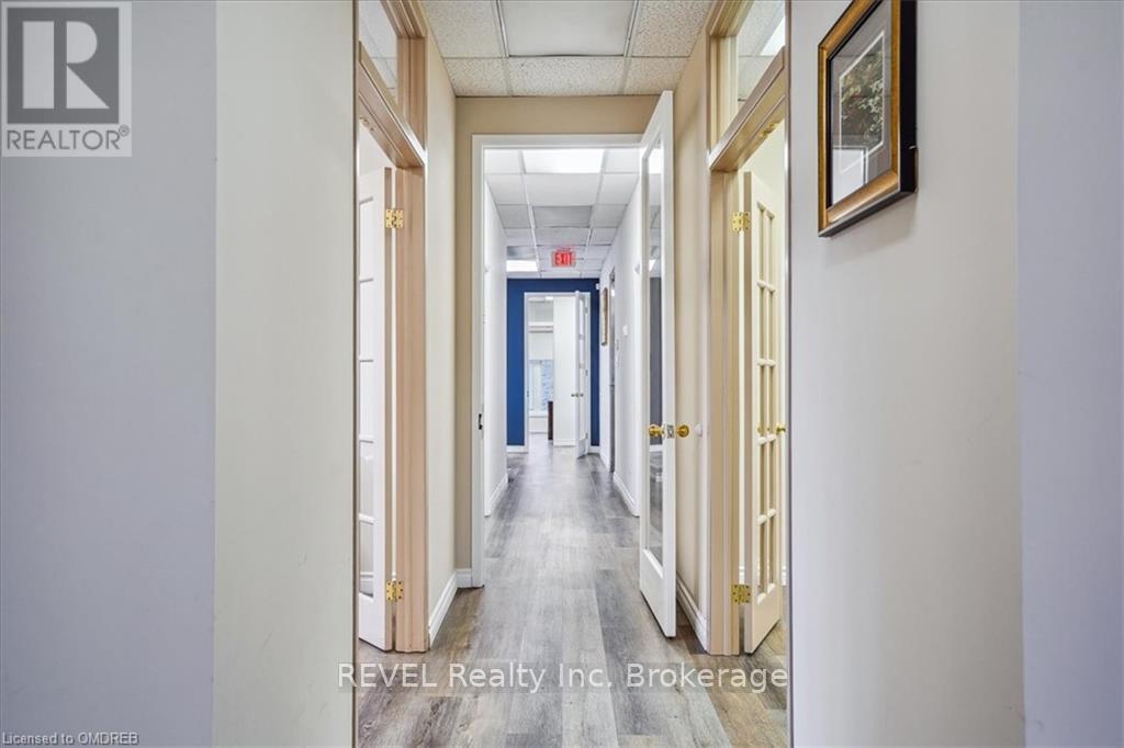 300 - 406 North Service #whole Road E, Oakville, Ontario  L6H 5R2 - Photo 26 - W10403347