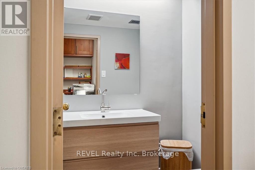 300 - 406 North Service #1-4 Road E, Oakville, Ontario  L6H 5R2 - Photo 14 - W10403348