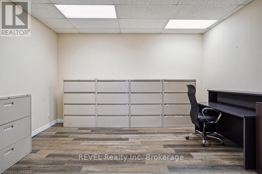 300 - 406 North Service #5-7 Road E, Oakville, Ontario  L6H 5R2 - Photo 22 - W10403349