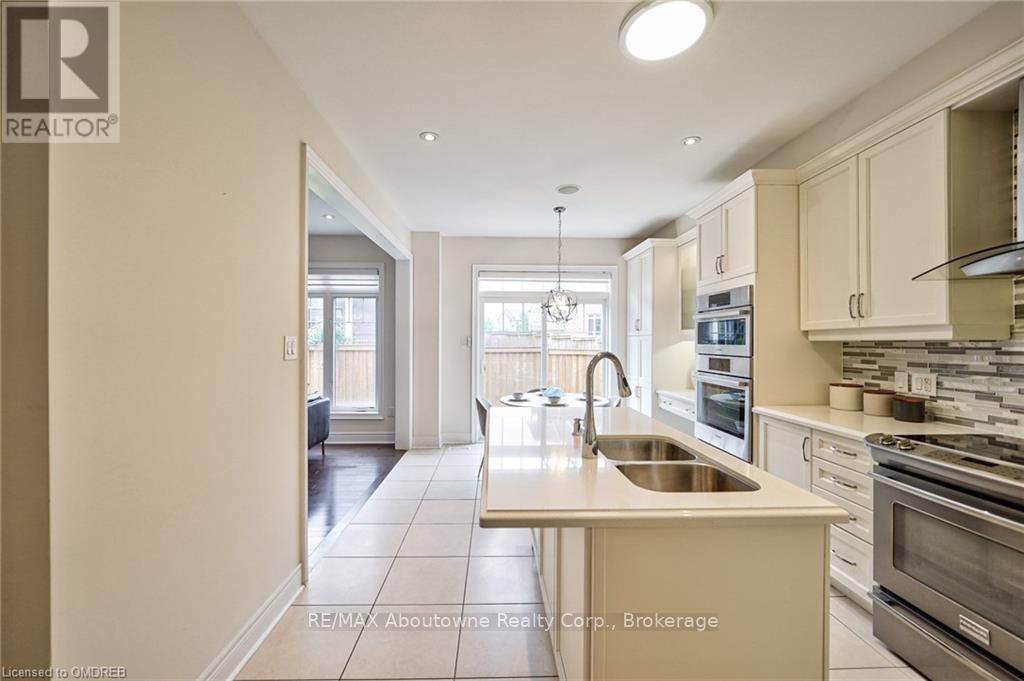211 Sixteen Mile Drive, Oakville, Ontario  L6M 0T8 - Photo 5 - W10404250