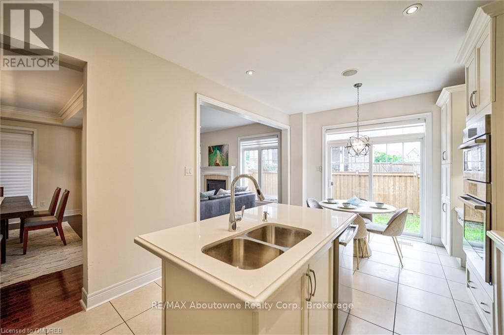 211 Sixteen Mile Drive, Oakville, Ontario  L6M 0T8 - Photo 6 - W10404250