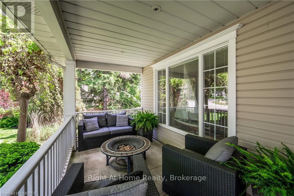 76 Brock Street, Oakville, Ontario  L6K 2Z1 - Photo 4 - W10404431