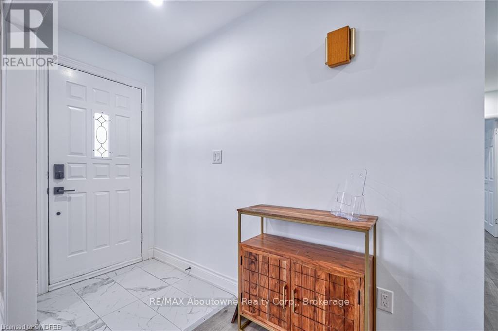 428 Henderson Road, Burlington, Ontario  L7L 2P8 - Photo 4 - W10403942