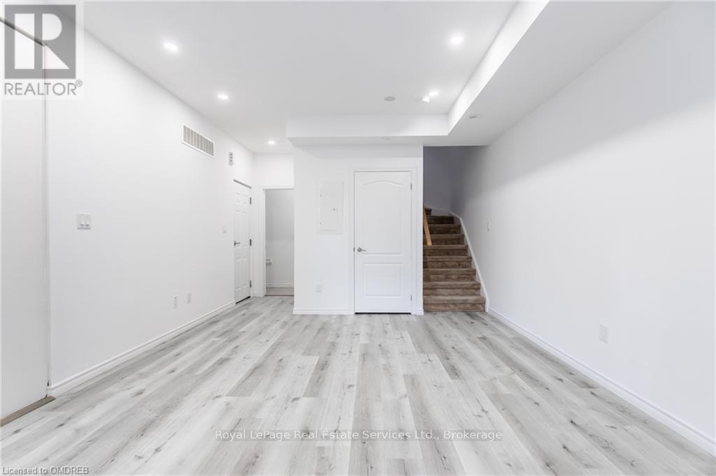 42-02 - 2420 Baronwood Drive, Oakville, Ontario  L6M 0J7 - Photo 10 - W10404065