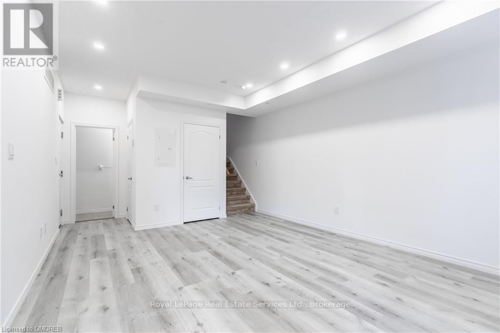 42-02 - 2420 Baronwood Drive, Oakville, Ontario  L6M 0J7 - Photo 8 - W10404065