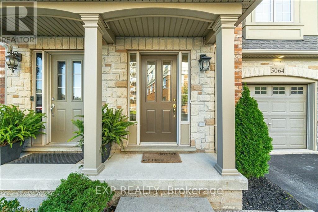 5064 Mercer, Burlington, Ontario  L7L 0A4 - Photo 2 - W10404081