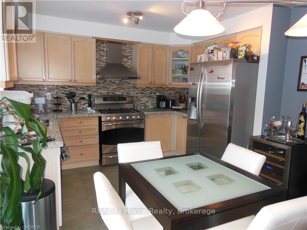 411 Cedar Hedge Road, Milton, Ontario  L9T 5K7 - Photo 5 - W10418338