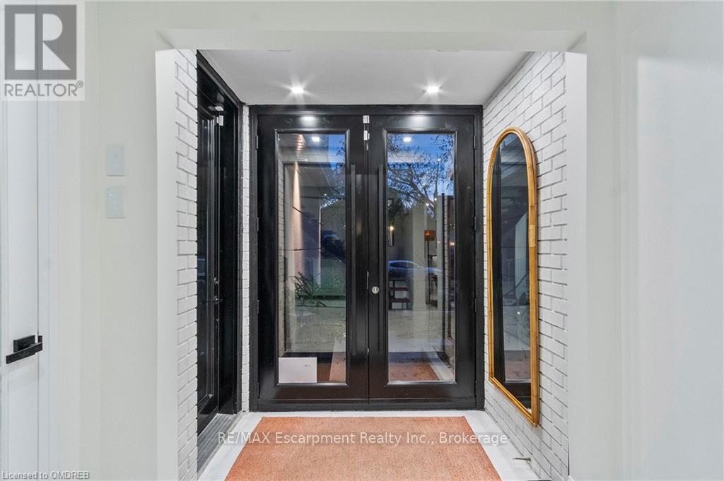 1401 Bridgestone Lane, Mississauga, Ontario  L5J 4E1 - Photo 5 - W10423638