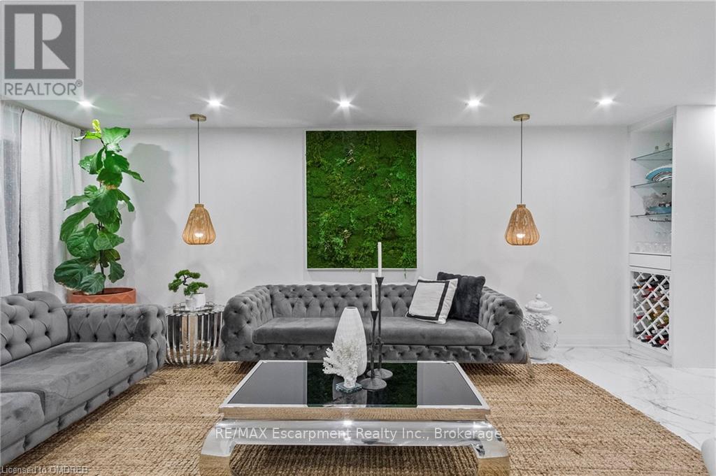 1401 Bridgestone Lane, Mississauga, Ontario  L5J 4E1 - Photo 6 - W10423638