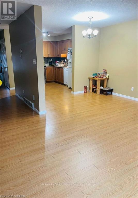 17 Sorrento Street, Kitchener, Ontario  N2R 0A4 - Photo 4 - X10404401