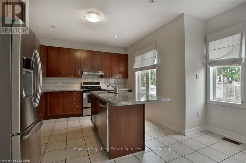 1523 Arrowhead Road, Oakville, Ontario  L6H 7V6 - Photo 7 - W10441616