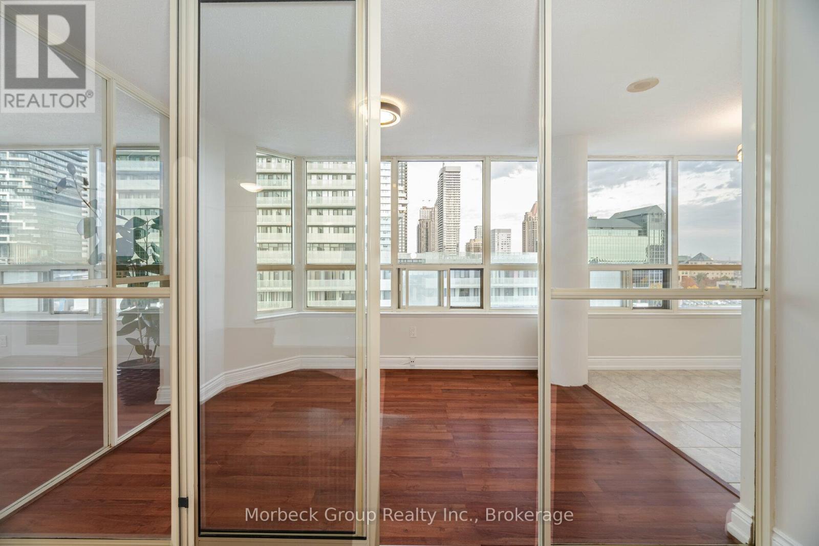 1004 - 400 Webb Drive, Mississauga, Ontario  L5B 3Z7 - Photo 15 - W10430811